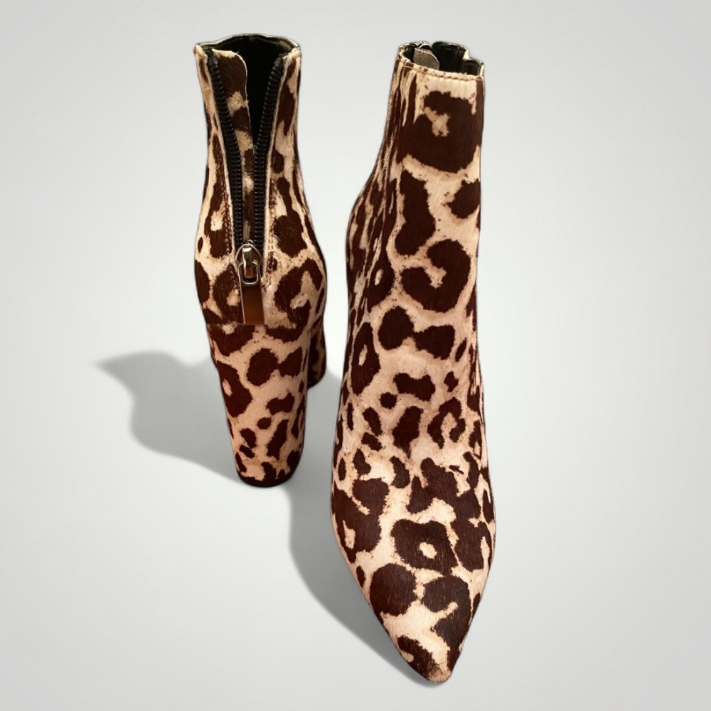 NEW CHARLES DAVID Snow Leopard Calf Hair Pointed Toe Ankle Bootie Size 6.5 NWOB - Picture 3 of 14